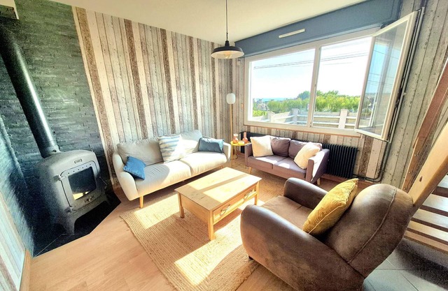 House 1km from beach, terrace, fireplace, games
