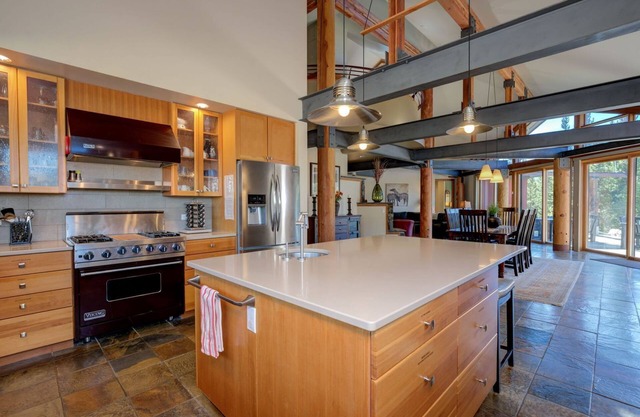 House 5 Bedrooms + Rec./Bunkroom, 5 Baths, (Sleeps 15)