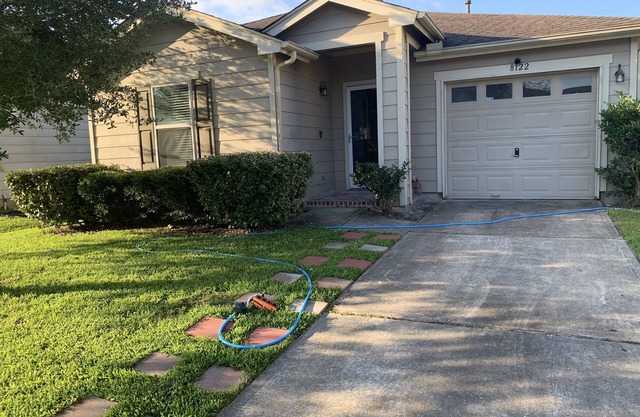 House 8122 near IAH George Bush Airport