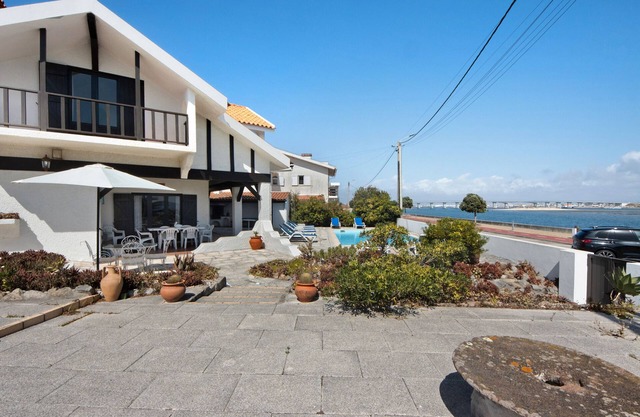 House 'Casa Do Bico' with Balcony, Wi-Fi and Air Conditioning