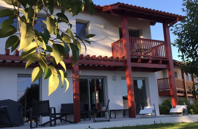 House CIBOURE 4 people with private parking 10 minutes walk from the beach