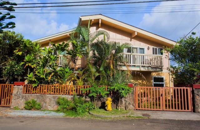 House close to beach, North Shore, Oahu