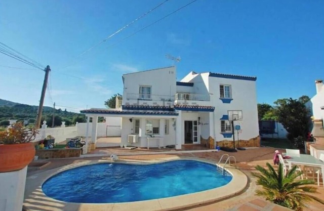 House Famara, in Malaga for family and friends pool