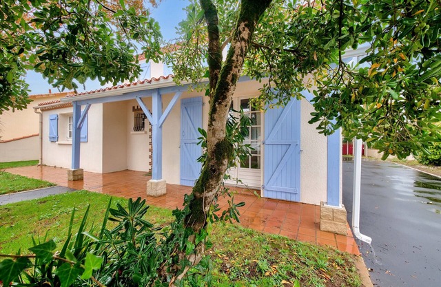 House for 10 with a pool