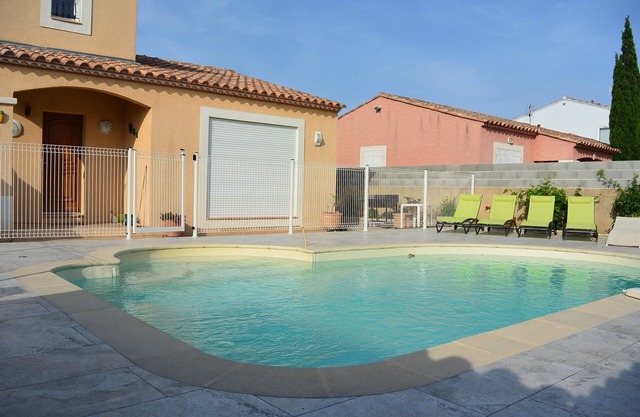 House for 6 people With Pool