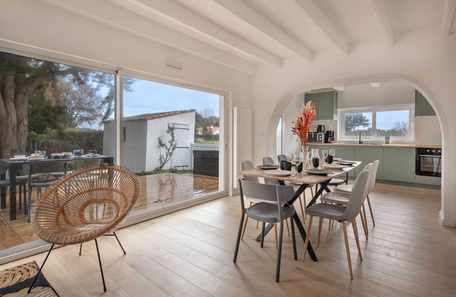 House for 8, with jacuzzi 200m from the beach