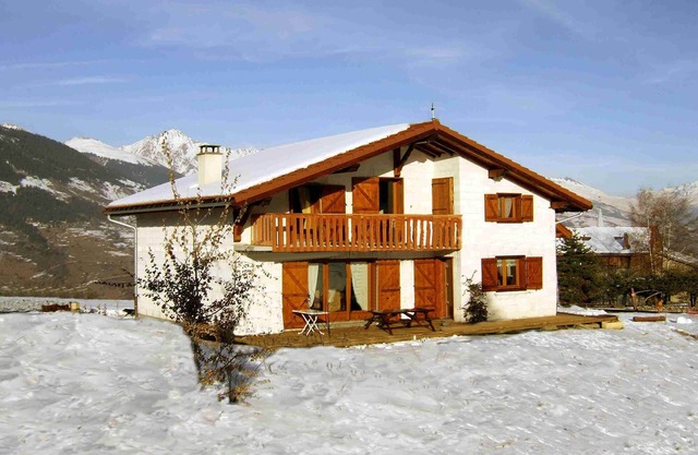 House for 9-10 people to expose full south on the skiable field of Montalbert