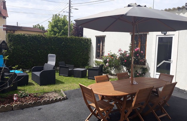 House, garden, barbecue and bicycle classified 3*.