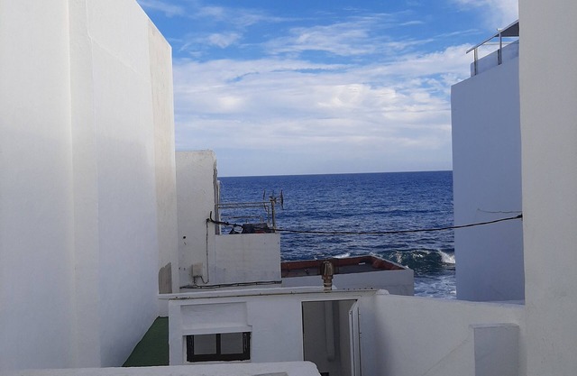 House in Arrieta 1 minute walk from the beach, with solarium and free wifi.