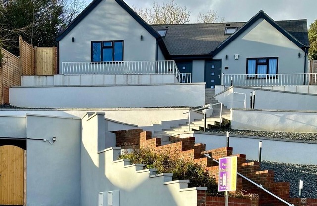 House in Croydon Welcomes you to Comfort and Style