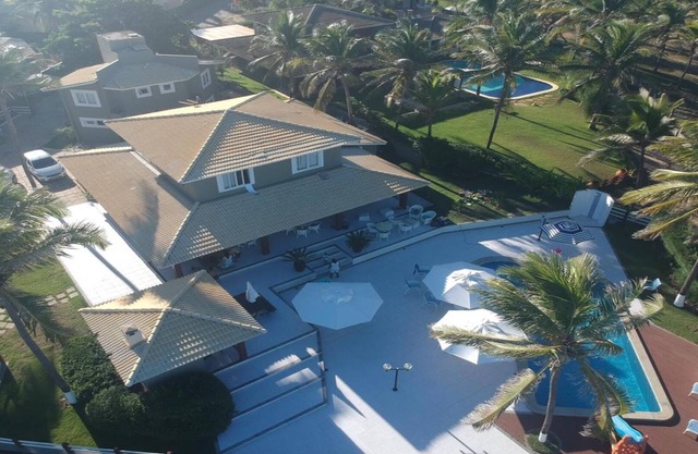 House in front of the sea (Pe na Areia)