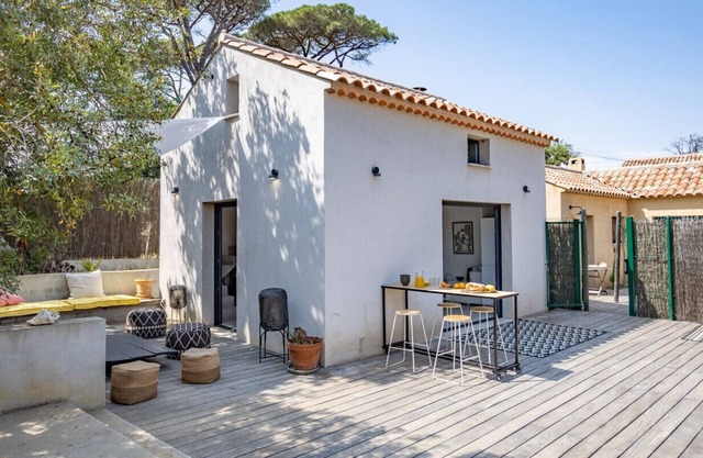 HOUSE IN PORQUEROLLES CLOSE TO BEACH AND VILLAGE