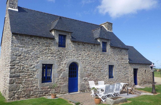 HOUSE in the countryside, 1 km5 from the sea and accepts animals