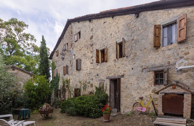 House in Vergato with Treehouse & BBQ