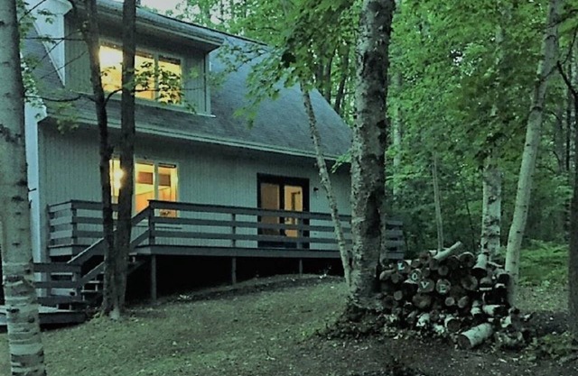 House just outside Gaylord- Quiet getaway -Wi-Fi