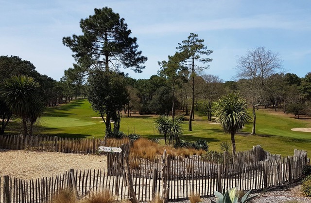 House on the edge of the Lacanau Océan golf course