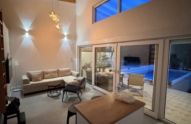House on the river, private pool, garden and barbecue . 2hours to Dubrovnik!