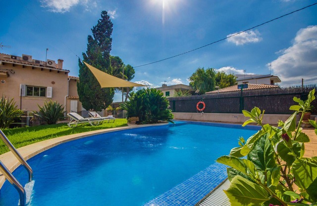 House Puerto Pollensa Llenaire pool and beachview