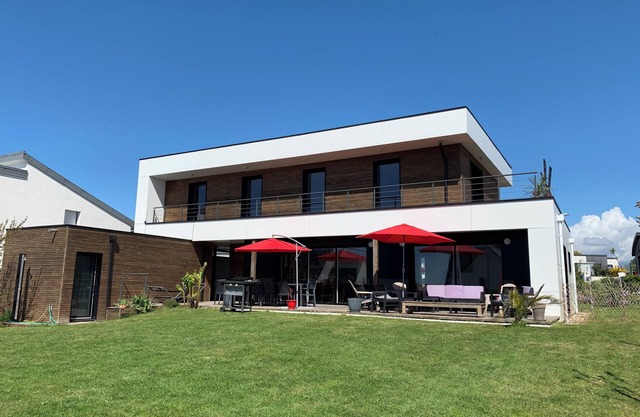 House sea view beach on foot large south-facing terrace plancha enclosed garden 5 parking spaces