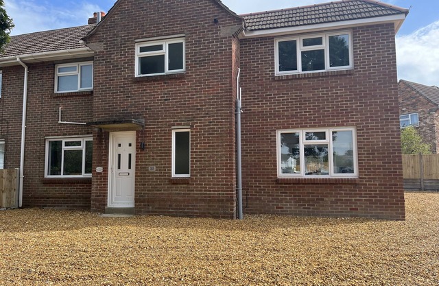 House - Sleeps 14, onsite parking & pets allowed