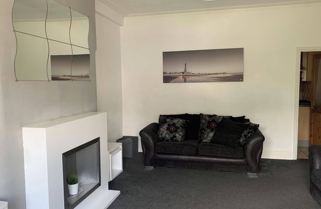 House - Sleeps 5 - Pet friendly - Garden - Parking