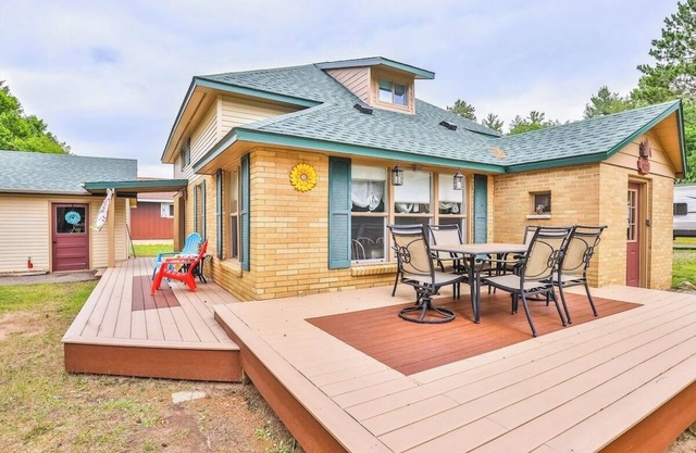 House w/Wi-Fi, Fire Pit, Trailer Parking, W/D