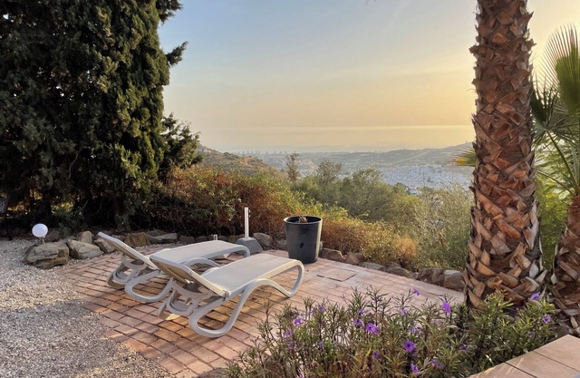 House with a great sea view, pool, 14 minutes to the beach