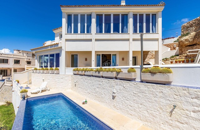 House with beautiful views to the sea, front line with pool and several terraces