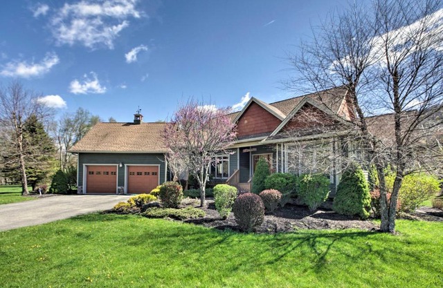 House with Deck, Fire Pit - 15 Mins to Snowshoe!