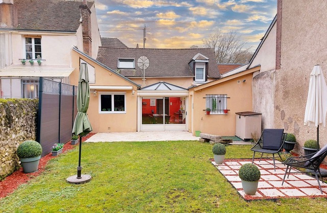 House with garden in Châteaudun, near Paris