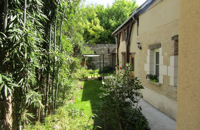 House with inner courtyard, 2 to 4 beds, 2 steps from the castle of Amboise.