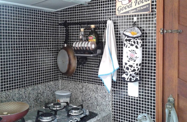 House with pool and barbecue in gated community!