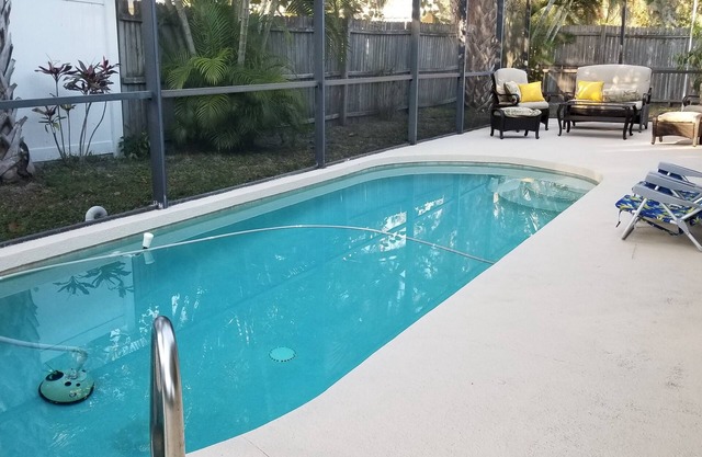 HOUSE WITH PRIVATE HEATED POOL FOR RENT 3 BEDROOMS, 2 BATHROOMS.