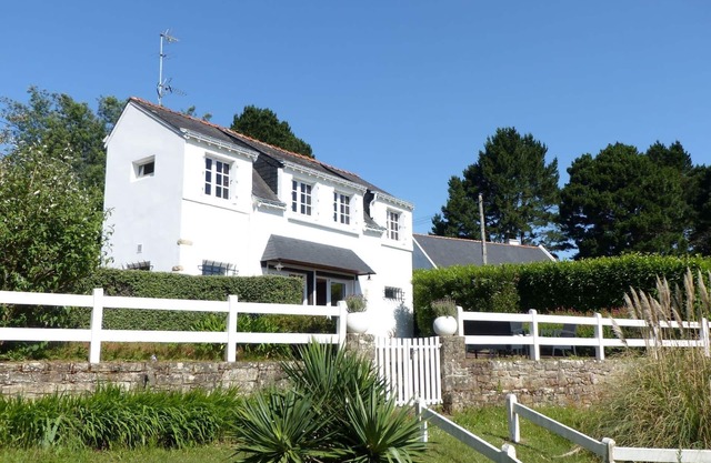 House with sea view in Toulindac, Baden