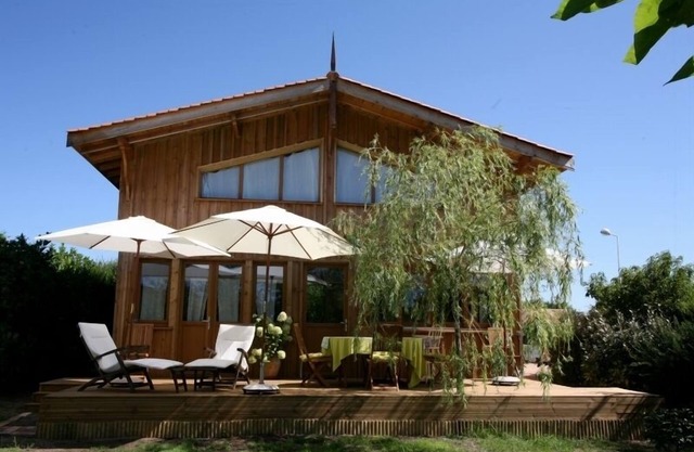 HOUSE WITH SPIRIT CABIN BETWEEN LAKES AND OCEAN