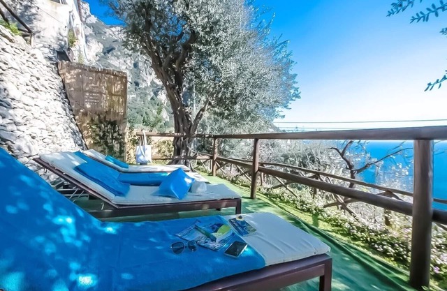 House with terrace and sea views, Positano