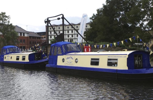 Houseboat Hotels