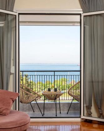 Houseloft Seaside Getaway