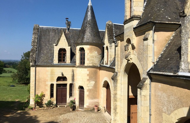 Housing manager in the park of a castle