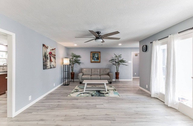 Houston Galleria Executive Home - 5 minutes to Galleria Mall.