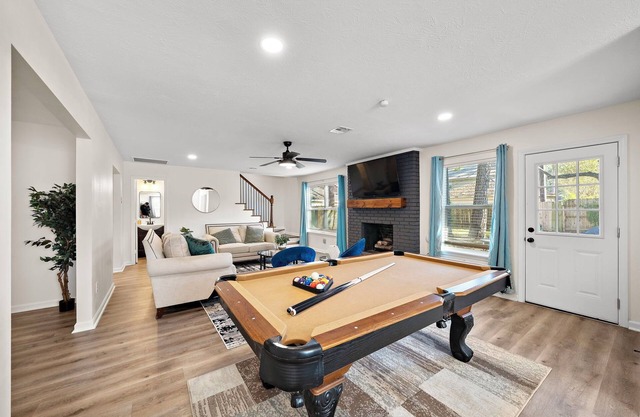 Houston Getaway | Yard BBQ | Game Room | Sleep 16