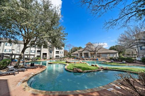 Houston Lakeside Living