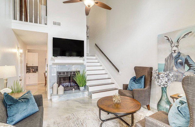 Houston Retreat w/Smart TVs: Walk to Golf Course!