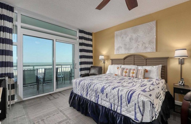 HS-0103 Oceanfront 2-Bedroom Condo in Myrtle Beach - Sleeps 6