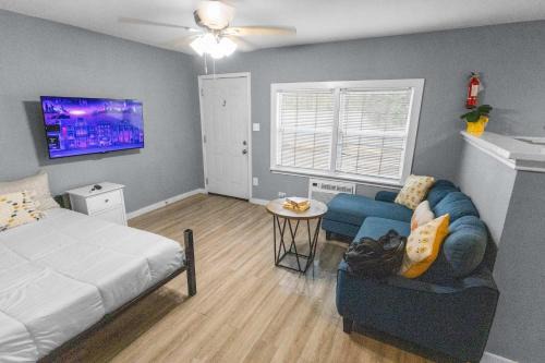 HTX Economy 1BD Apt I Parking Near Highway