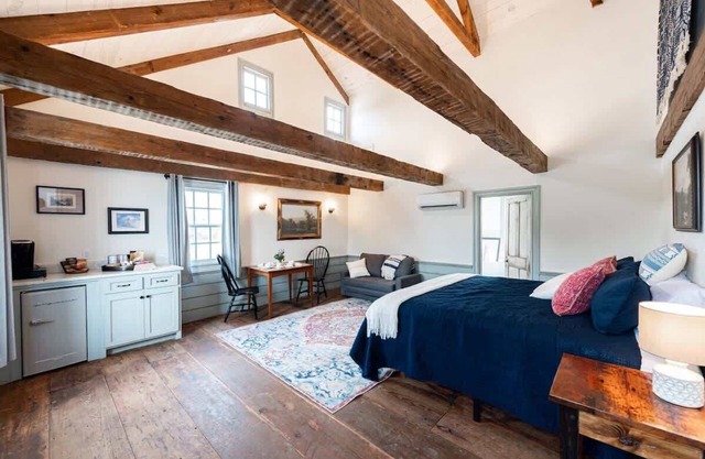 Hudson upstairs suite - The Mohawk Valley House