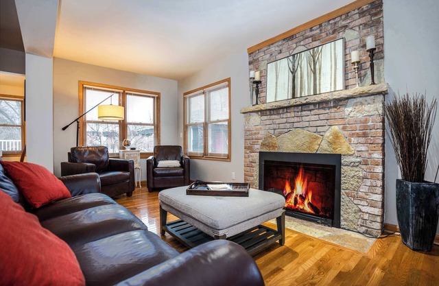 Huemann’s Haven | Spacious 3 BR Close to Downtown