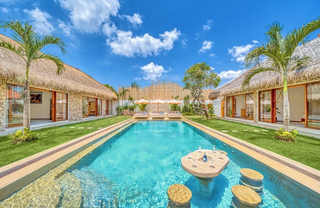Huge 16 bedrooms, 2 Villas combined, 2 pools