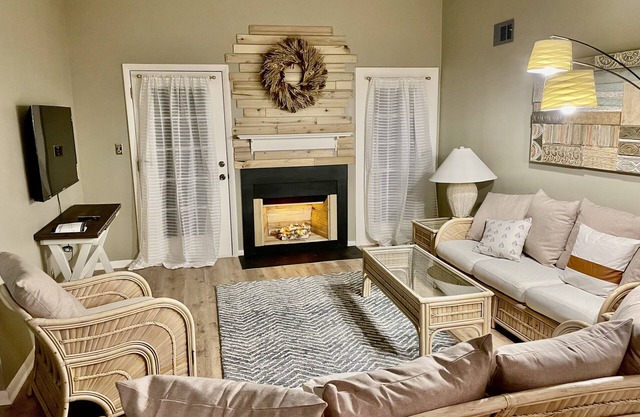 Huge 2 BR✯Fast Wifi✯Christiana ✯Newark✯U of D✯Pets✯ Close to MANY Restaurants✯