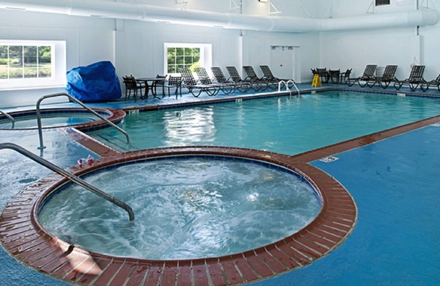 HUGE 4 BDRM SLEEPS 12~ONLY 8 MILES TO BUSCH GARDENS~ LOTS OF AMENITIES~ BOOK NOW